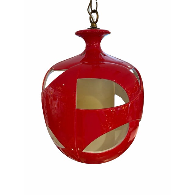 Add a vibrant burst of retro charm to your space with this stunning Mid-Century Modern pendant light. Featuring a glossy,...