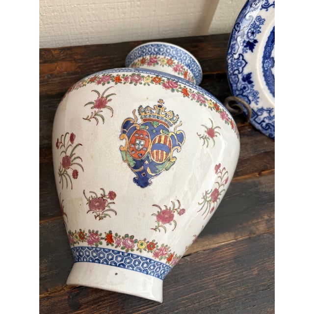 Rustic European Vintage Italian Majolica Heraldic Wall Pocket Vases – Large Hand‑Painted Pair With Crackle Glaze For Sale - Image 3 of 11