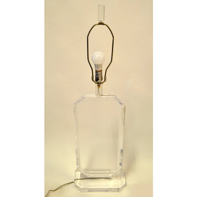 Mid-Century Modern Flat Beveled Lucite Table Lamp For Sale - Image 11 of 13