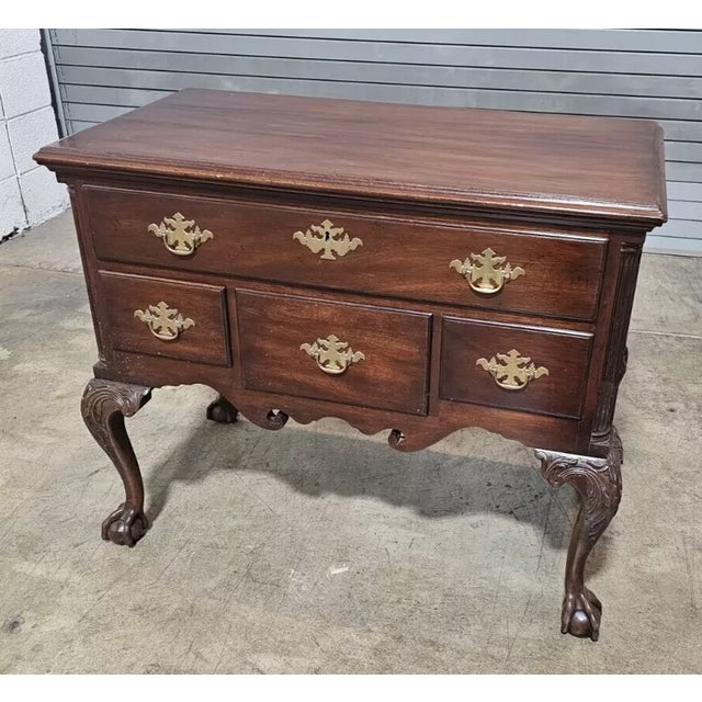 Kittinger Kittinger Cw-19 Colonial Williamsburg Chippendale Mahogany Lowboy Claw & Ball For Sale - Image 4 of 10