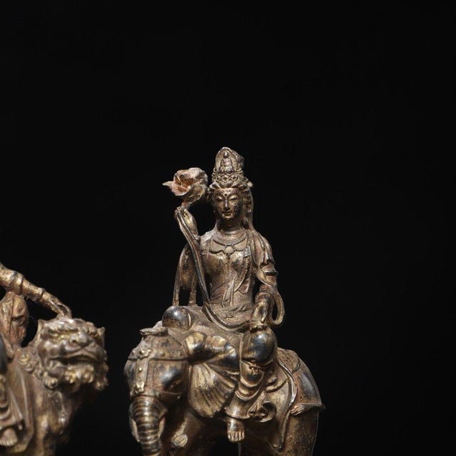 Metal Pair of Antique Gilt Bronze Bodhisattva Statues on Lion and Elephant Mounts, 0.9kg Each For Sale - Image 7 of 9