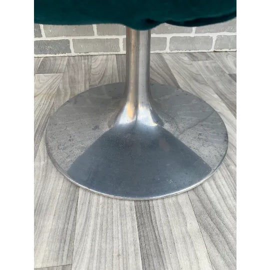 Mid Century Modern Aluminum Swivel Tulip Base Side Chairs Newly Reupholstered - Set of 2 For Sale In Chicago - Image 6 of 10