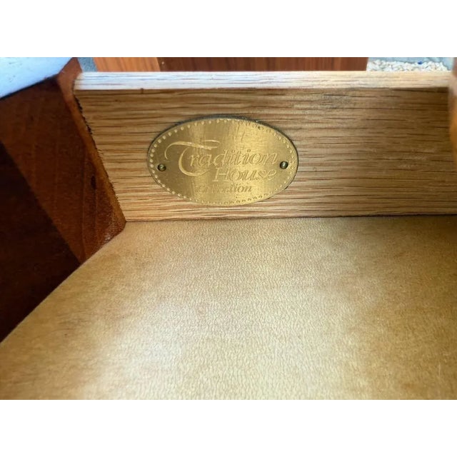 Vintage Federal Style Inlaid Mahogany Pedestal Drum Side Table by Tradition Hoiuse For Sale In Washington DC - Image 6 of 15