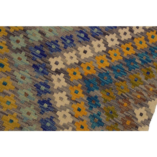 Textile Shabby Chic Kilim Ivory Gray Wool Rug - 5'5" X 8'3" For Sale - Image 7 of 7