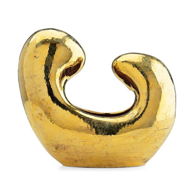 Like a heart that is open to life, the ceramic bowl Corimeu is a very unique item, handmade, embellished with iridescent...