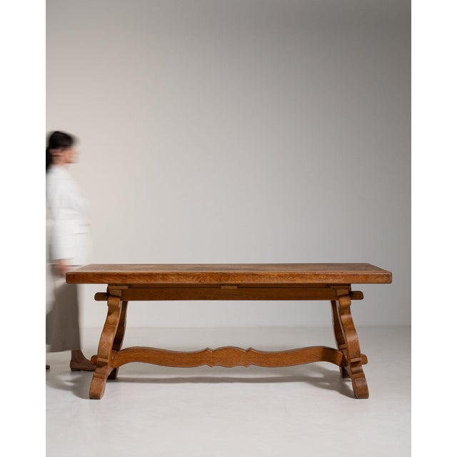 A piece whose natural honey oak, carved knuckle joint gives it real character at first glance. Dating to 20th Century and...