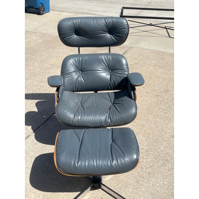 1960s Mid-Century Modern Blue Leather Lounge Chair With Ottoman by Plycraft, c.1960’s For Sale - Image 5 of 10
