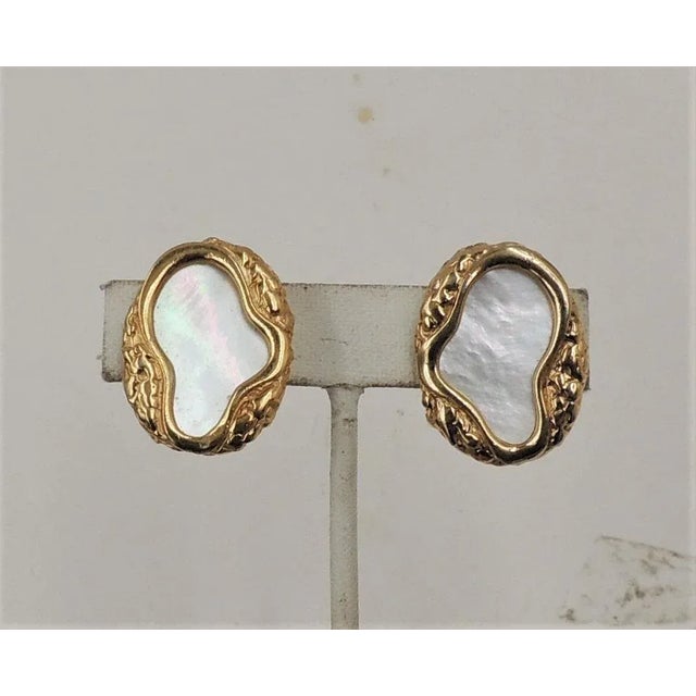 Gold Vintage Signed Napier Modernist Mother-Of-Pearl Clip Earrings, 1982 - 2 Pieces For Sale - Image 8 of 9