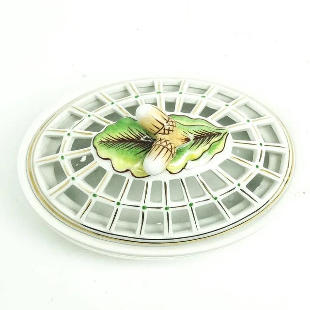 The item is exceptionally not signed, but this type of object is widely described in Ćmielów's catalogues. I have official...