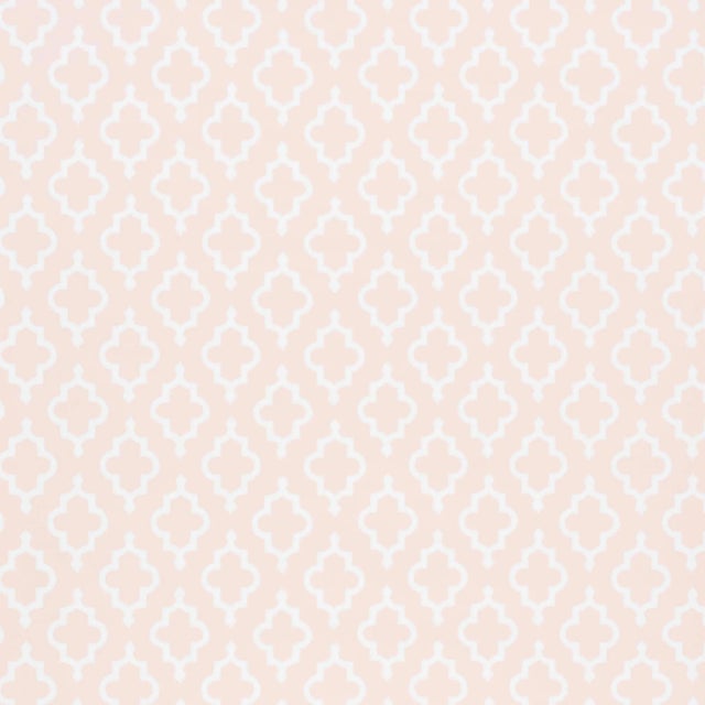 Sample - Schumacher x Veere Greeney Jake Wallpaper in Quiet Pink For Sale