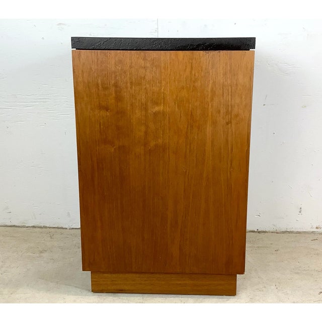 Mid 20th Century Mid-Century Cabinet Style End Table For Sale - Image 5 of 12