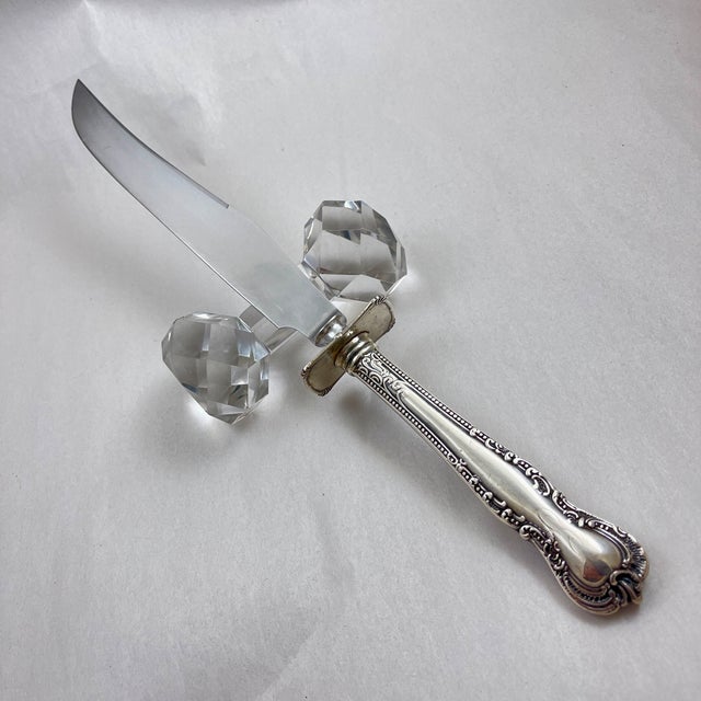 A cut crystal, faceted Dumbbell shaped knife rest, circa early to mid 19th Century. A large rest, meant to raise the blade...