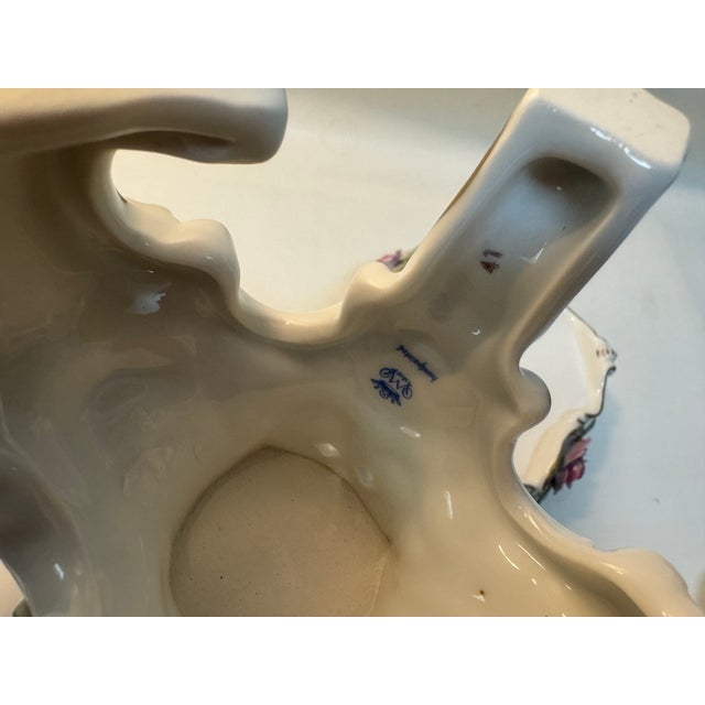 Porcelain Lidded Vase with Putti from Porzellanmanufaktur Plaue, 1970s For Sale - Image 11 of 12