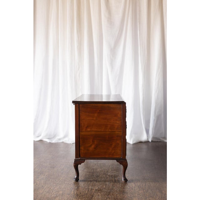 Mid 1800s Queen Anne Chest For Sale - Image 4 of 14