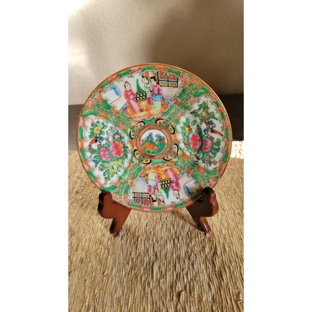 A vibrant pair of antique Chinese export porcelain decorative plates, showcasing the iconic Rose Medallion style. Each...