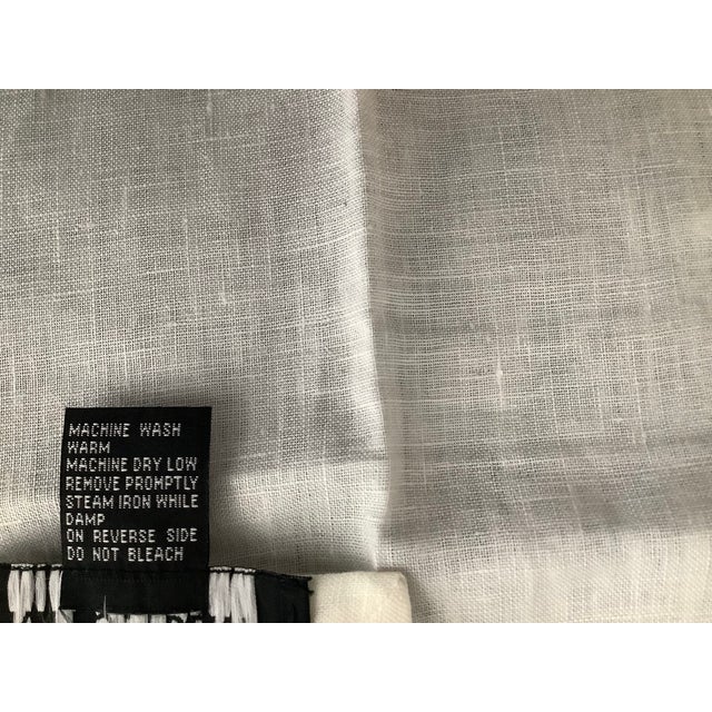 2020s Sea Coral Embroidered 100% Linen Guest Towels For Sale - Image 5 of 6