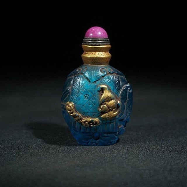 Glass Fine Carved Peking Glass Snuff Bottle With Gilded Bat Relief, Chinese Vintage Collectible Snuff Bottle For Sale - Image 7 of 9