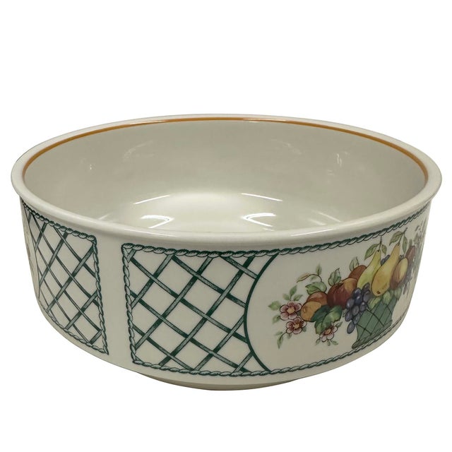 Vintage Porcelain Serving Bowl in the "Basket" Pattern by Villeroy & Boch. For Sale - Image 4 of 7