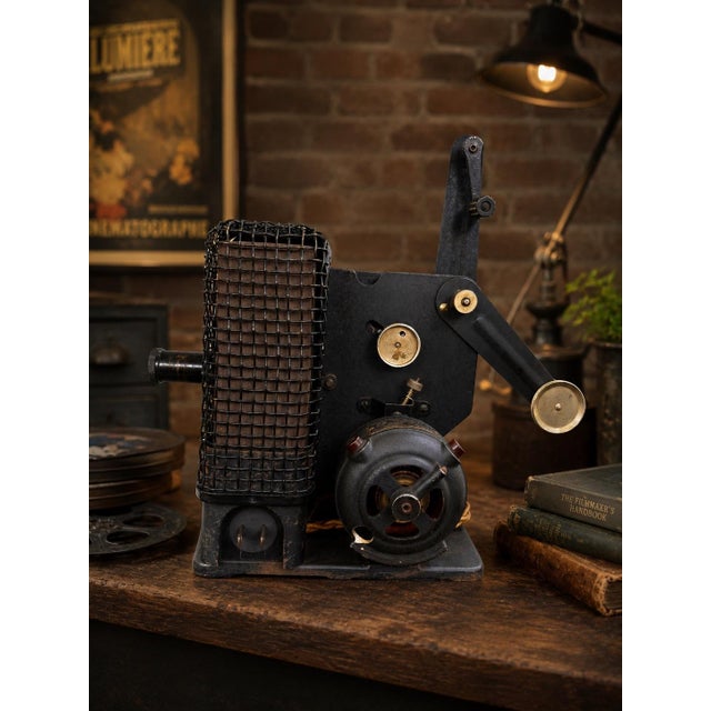 Bring authentic early cinema history into your interior with this original 1920s Eastman Kodak Kodascope Model C 16mm...