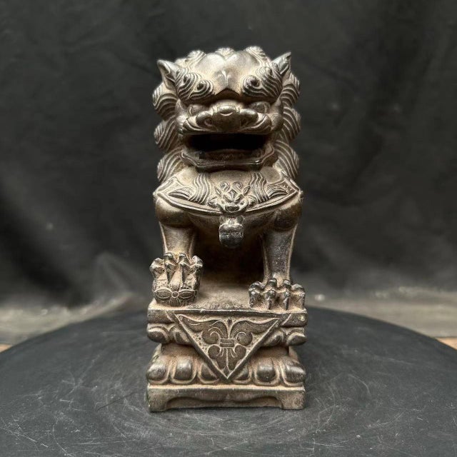 Art Deco Late 20th Century Pair of Taihang Rock Stone Guardian Lions – Feng Shui Entryway Protection & Wealth Attraction Statues For Sale - Image 3 of 6