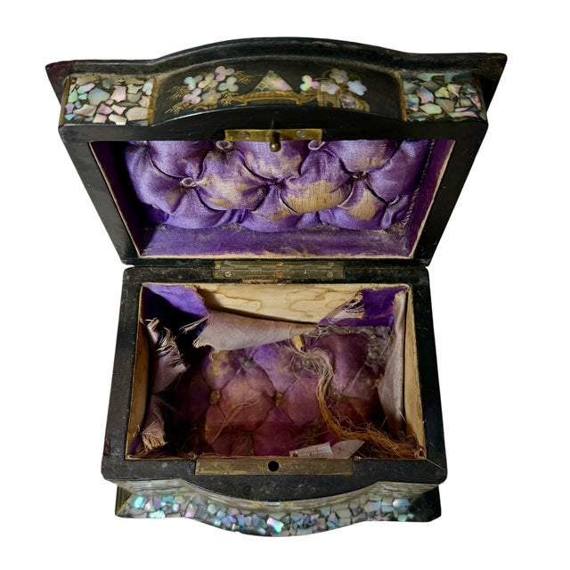 19th Century 19th Century Japanese Black Lacquer and Mother of Pearl Jewelry Box For Sale - Image 5 of 8