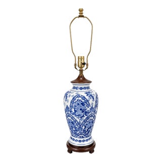 Mid 20th Century Blue & White Chinoiserie Porcelain Table Lamp For Sale