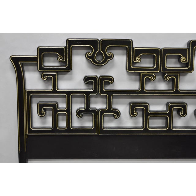 Chinoiserie Vintage Chinoiserie Black Gold Ebonized Chinese Fretwork Queen Sz Bed Headboard For Sale - Image 3 of 14