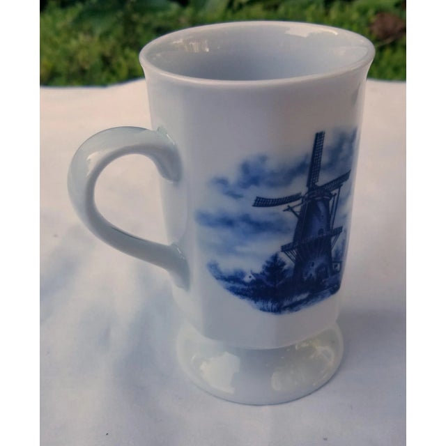 This delightful little mug is sure to be a lovely accent to your table. Blue and Delft go together like PB&J. Yum. Lovely...