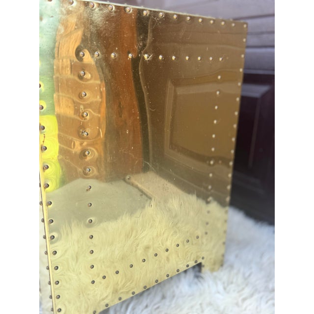 Hollywood Regency Pair of Vintage Hollywood Regency Brass-Clad Riveted Nightstands With Glass Tops For Sale - Image 3 of 12