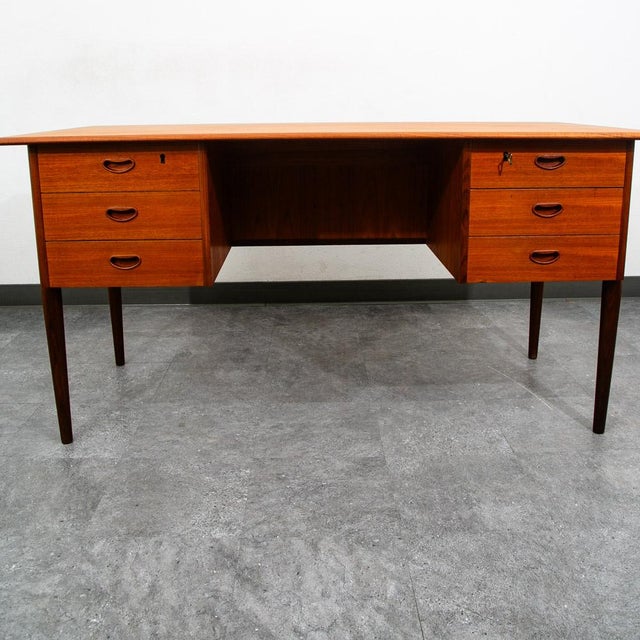 Danish floating fully finished executive teak desk constructed of beautifully grained teak wood. Beautiful solid teak...
