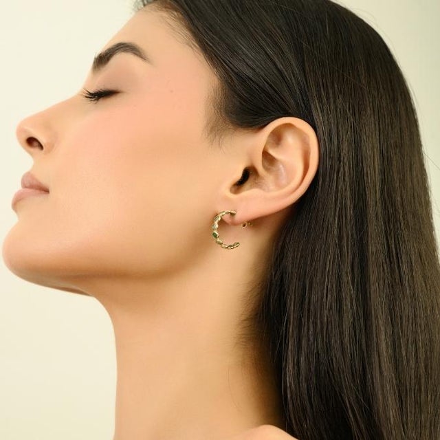 Modern 18k Solid Gold 2.08 Ct Round Cut Emerald Classic Bezel Hoop Earrings- 2 Pieces For Sale - Image 3 of 12