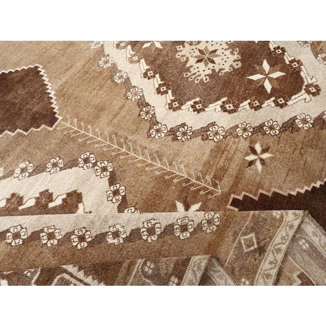 Textile Galerie Shabab Collection Mid-20th Century Turkish Anatolian Room Size Carpet For Sale - Image 7 of 8