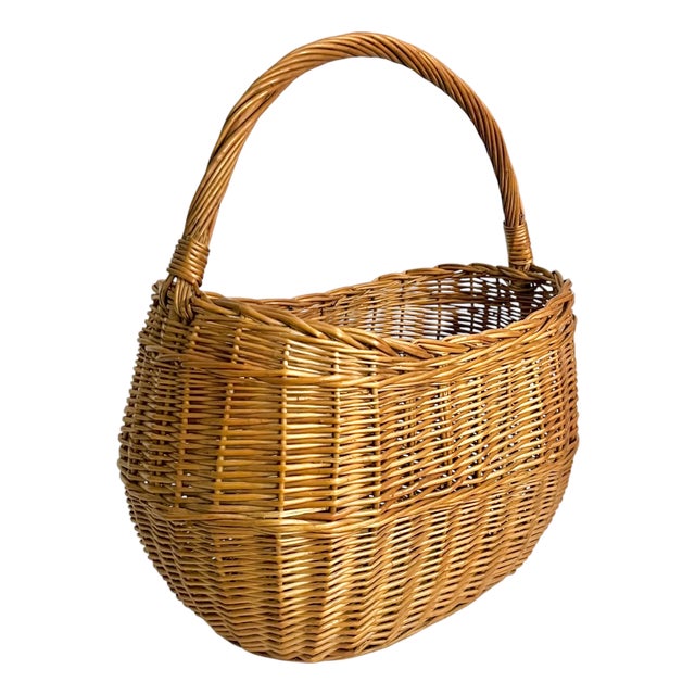 Early 20th Century French Wicker Gathering Basket With Bentwood Handle | French Provincial Market Basket For Sale