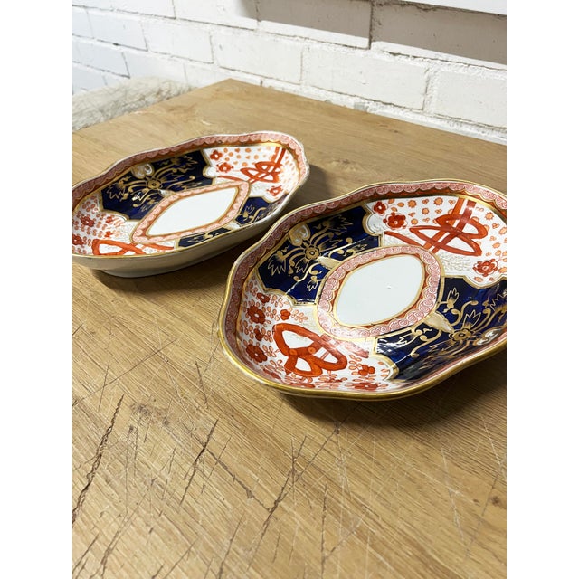 Traditional 19th Century Spode Imari " Dollar" Pattern Oval Porcelain Plates- A Pair For Sale - Image 3 of 12