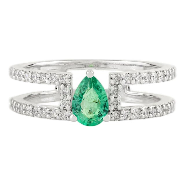 14k White Gold Pear Emerald and Diamond Split Band Ring Size 7 For Sale