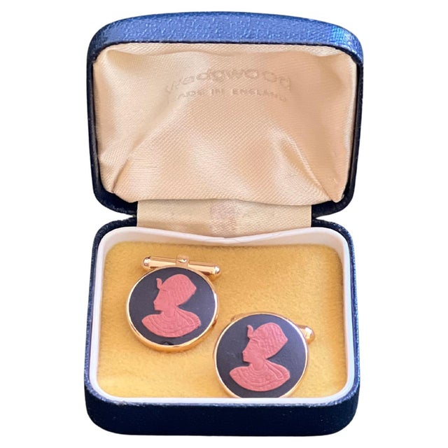 Metal Rare Vintage Royal British Cleopatra "Wedgwood" Gold Plate Cufflinks Circa 1960 For Sale - Image 7 of 18