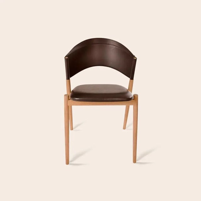Mocca "a" oak chair by ox denmarq dimensions: d 51 x w 52 x h 81 cm materials: leather, oak wood