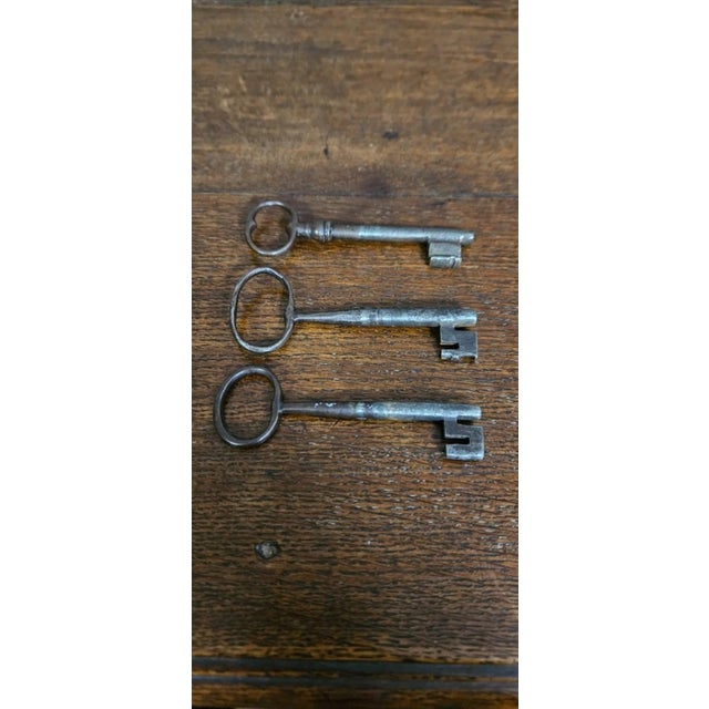 Antique 18th Century Louis XV Regional Low Sideboard in Oak For Sale - Image 9 of 14