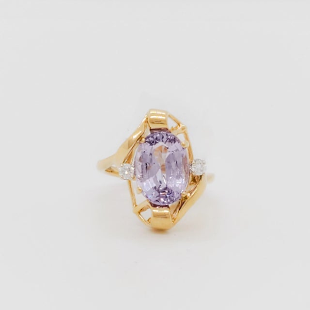 Early 21st Century Purple Spinel and Diamond Cocktail Ring in 18k Yellow Gold, size 7.25 For Sale - Image 5 of 7