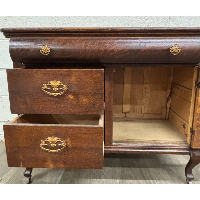 Antique Victorian or Edwardian Quarter Sawn Tiger Oak Sideboard Buffet Console For Sale - Image 4 of 10