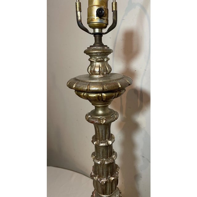 1940s Large Antique Hand Carved Ornate Gilt Wood Italian Electric Table Lamp Light For Sale - Image 5 of 10