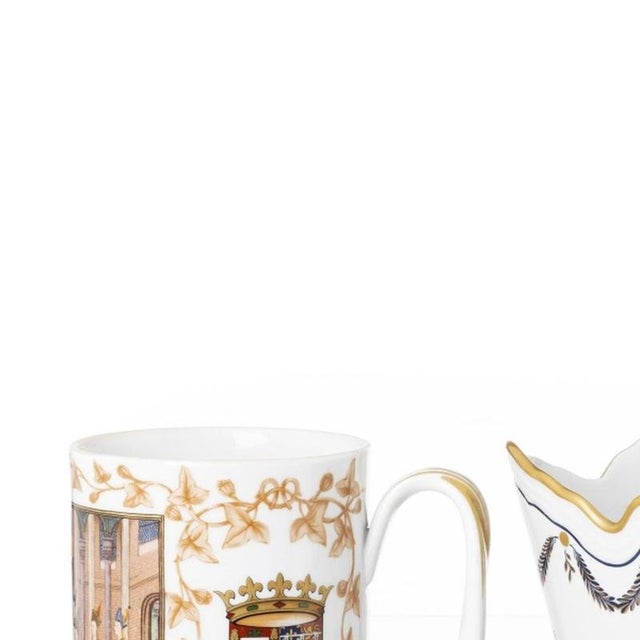 Porcelain - Cachepot and mug - Vista Alegre. Molded porcelain set from the Vista Alegre factory. Cachepot with...