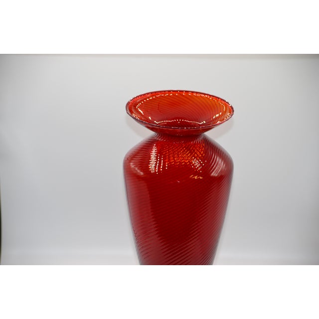 Large 1950s Red Swiral Venetian Italian Glass Trumpet Pedestal Vase With Gold Leaf Aventurine For Sale - Image 4 of 10