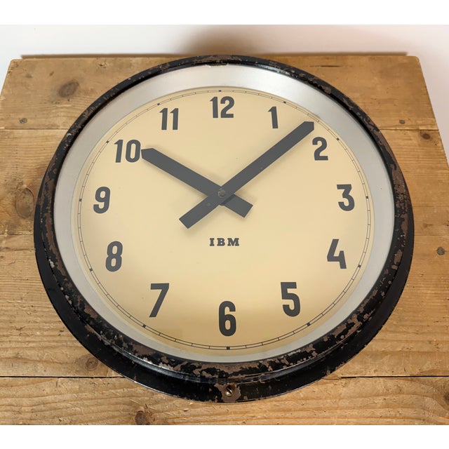 Black Industrial Black Factory Wall Clock from IBM, 1950s For Sale - Image 8 of 18