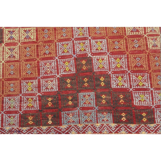 1960s Salmon Coloured Oushak Kilim Rug - 60"x126" For Sale - Image 10 of 13
