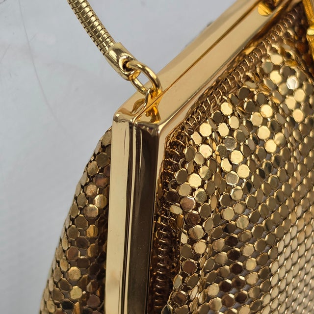 Metal Mid 20th Century Whiting Davis Art Deco Rhinestone Clasp Hollywood Glam Gold Mesh Evening Bag For Sale - Image 7 of 18
