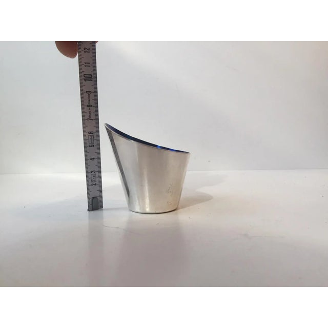 Modernist Concave Vase in Silver Plate & Enamel by DGS for Ronson, 1950s For Sale - Image 4 of 6