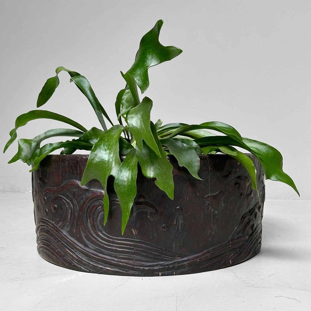 Beautiful Japanese wooden hibachi with original copper lining from the Meiji period, circa 1868-1912. Dimensions: height...