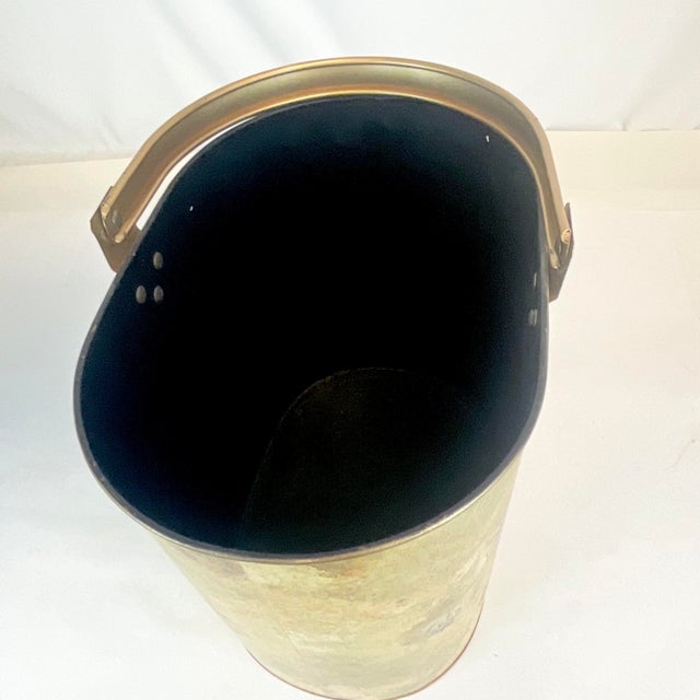 1940s Vintage Italian Hollywood Regency Tole Wastebasket With Handle For Sale - Image 9 of 11
