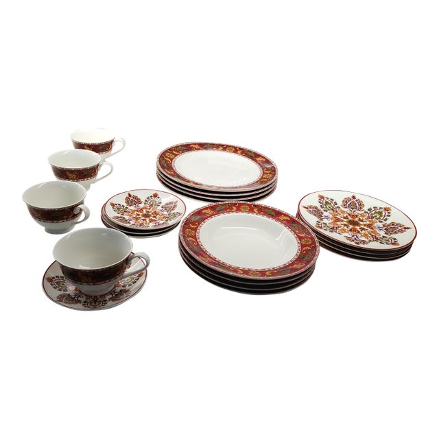 Modern 20 Piece Porcelain Dinnerware Set for 4 For Sale
